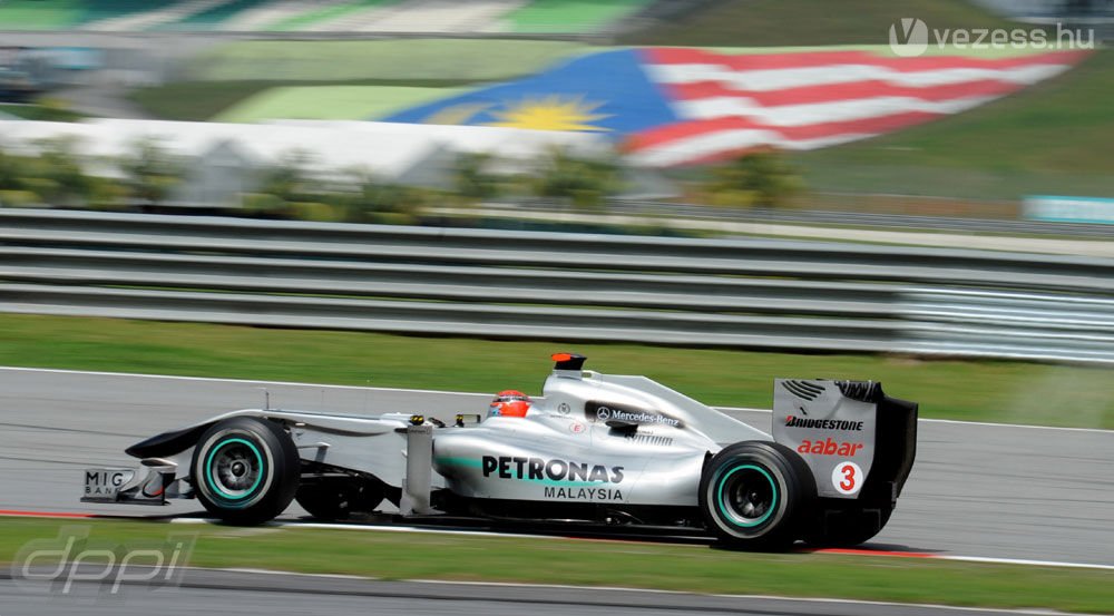 F1: Hamilton uralja Sepangot 23