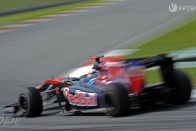 F1: Hamilton uralja Sepangot 65