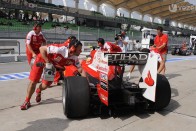 F1: Hamilton uralja Sepangot 79