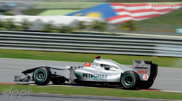 F1: Fékhiba hátráltatta a realista Schumachert