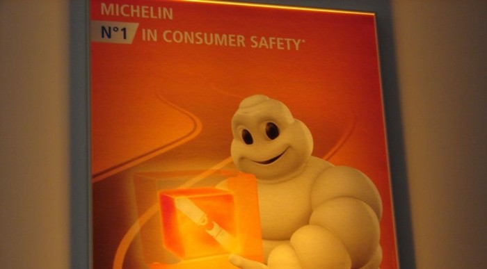 Bibendum büszke új gyermekére