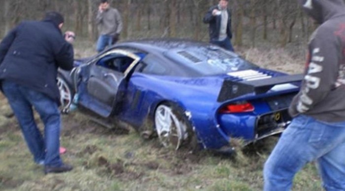Összetört a világ leggyorsabb autója!
