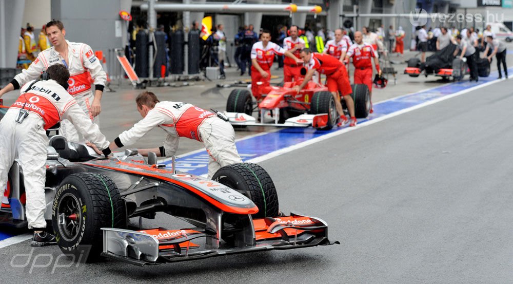 Óriásit bakizott a McLaren és a Ferrari