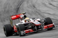 F1: Hamilton örül, Button nem bírt a gumikkal 58