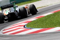 F1: Hamilton örül, Button nem bírt a gumikkal 61