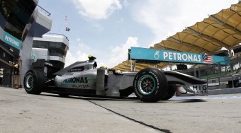 F1: Júniusig győznie kell a Mercedesnek