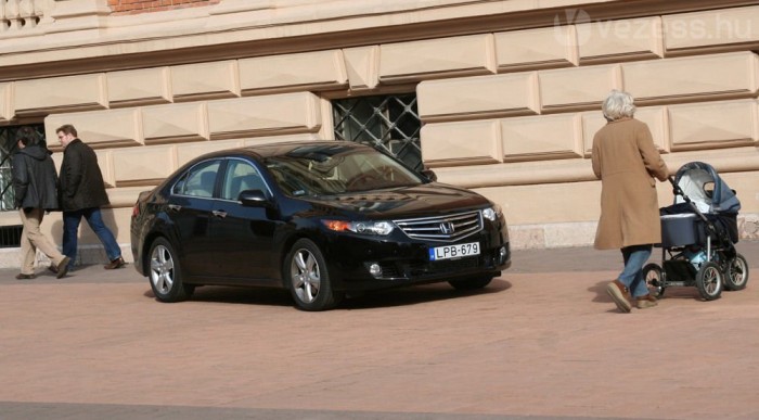 Német sztrádán jó vele 180-nal utazni