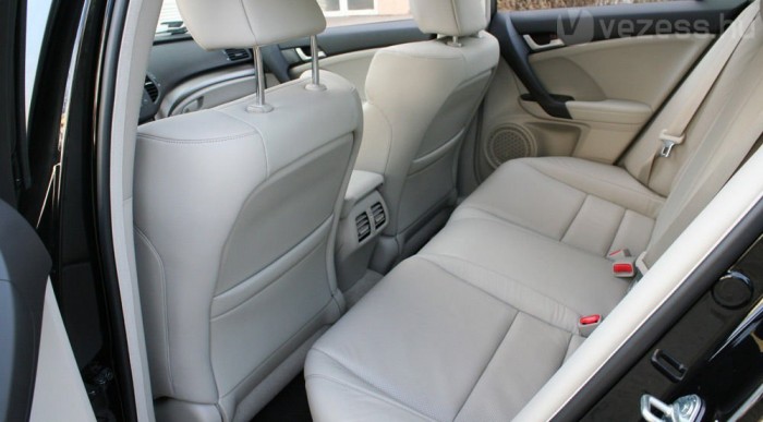 Több lábteret várnánk egy ekkora autótól