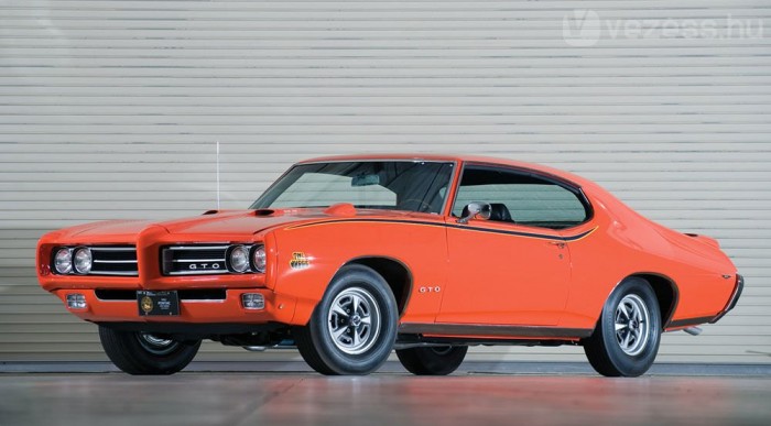 Eladja autóit egy gyűjtő, mind a 80-at 6