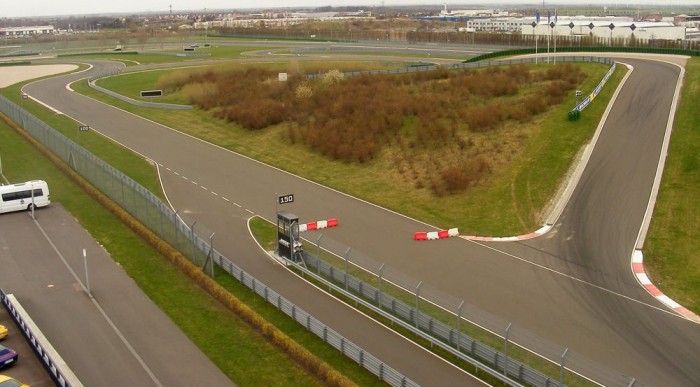 Jobbra a Laguna Seca-i Corksrew (dugóhúzó), balra a monzai Parabolica