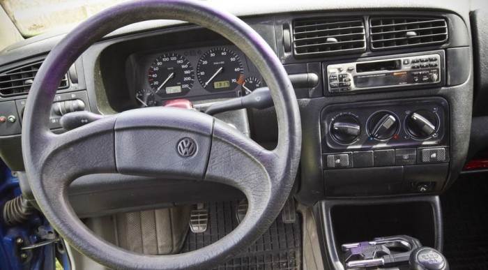 Kétküllős kormány - 14 éve még nem vlt olyan fura, mint most