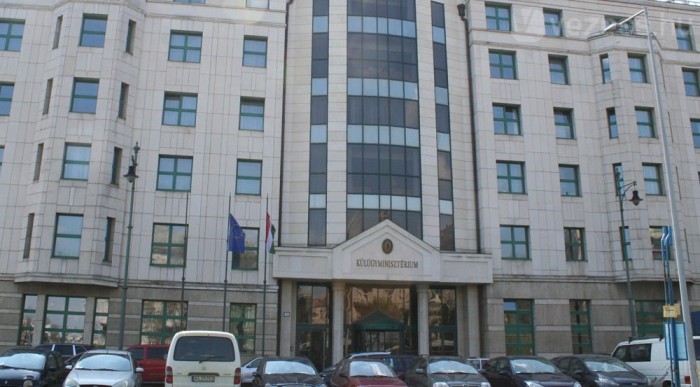 A Külügyminisztérium engedélyezi a diplomatarendszámokat