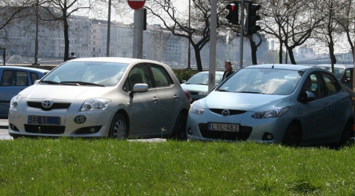 Bárki vehet a trafikban CD országjelet