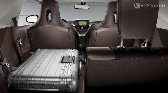 32 és 238 liter: zéróról használhatóra nő a csomagtér lehajtott támlával