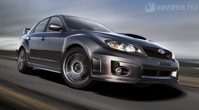 305 lóerős a motorja