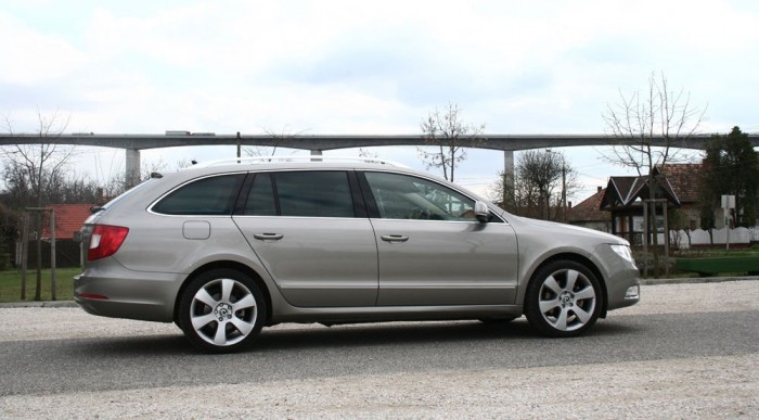 Nem lett hosszabb, mint a négyajtós