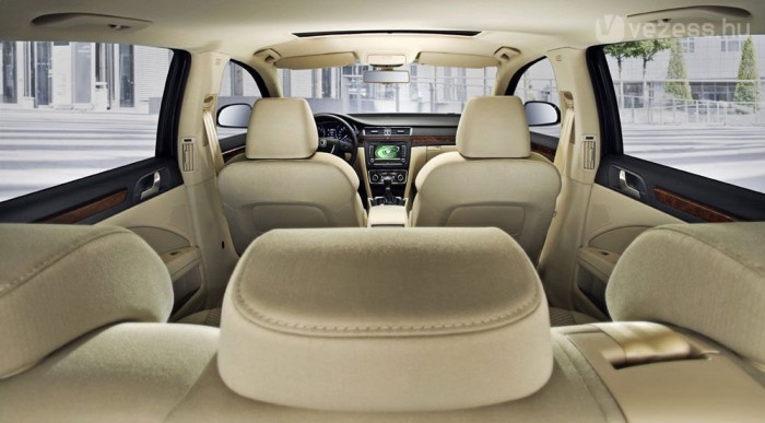 Ezt látja Bukfenc, ha hátrazárják