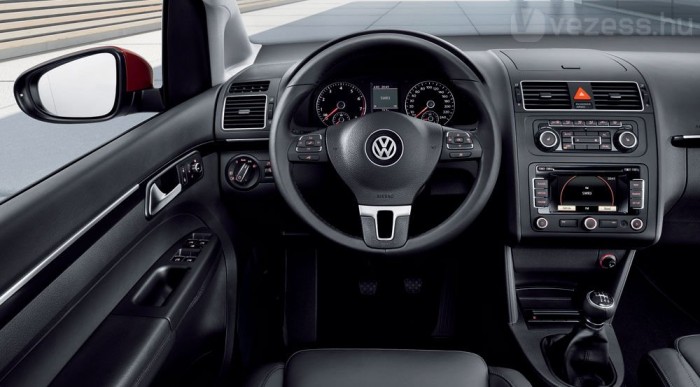 Itt az új Volkswagen Touran 6 | Vezess A Golfból ismerős elemek