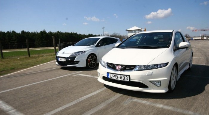 Három különböző sofőrrel, három-három mért kör alapján a Renault gyorsabb - egy tizeddel