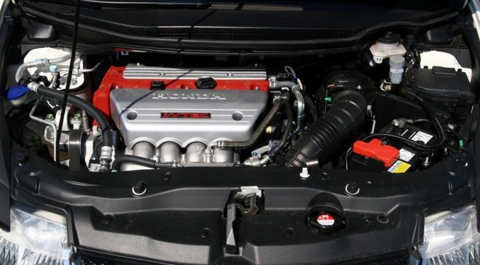 Literenként 100 lóerő egy utcai szívómotorból