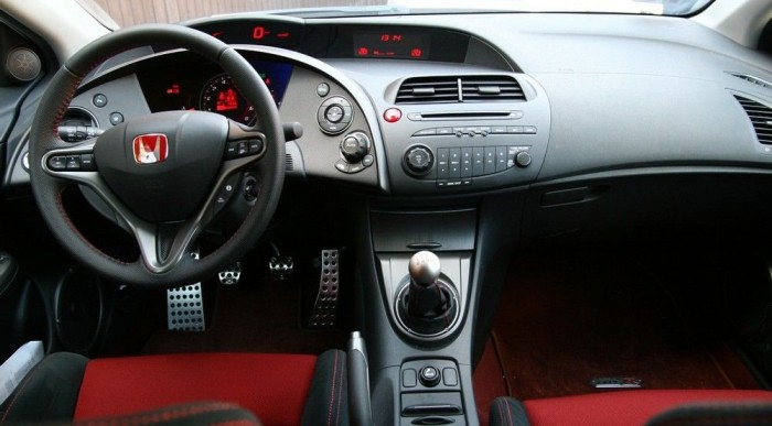 Bika- és autós újságíró-vadító környezet