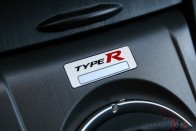 Minden Civic Type R egyedi sorszámot kap