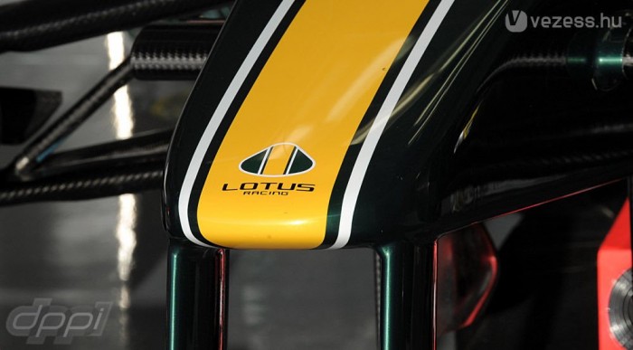 F1: Rosberg barátnője a Lotusnak tervez