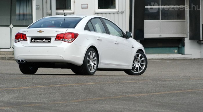 25 milliméterrel alacsonyabban ül