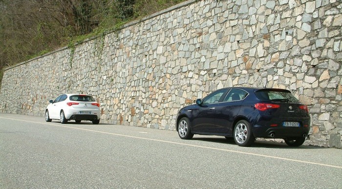 A csúcsmodellben nincs stop&start rendszer, a többiben igen