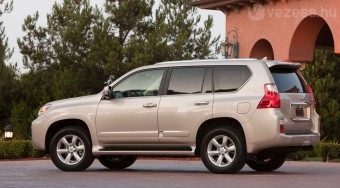 Sok ezer terepjárót hív vissza a Toyota