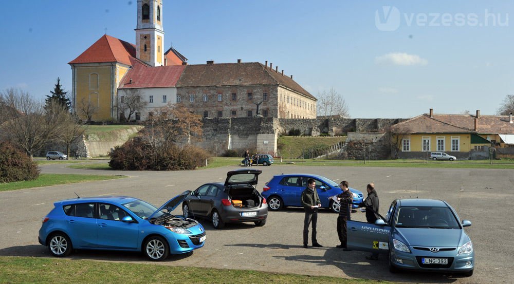 A magyar piacon fontos ezerhatos motorokkal teszteltük az autókat