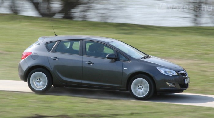 Az Astra csendes és agilis, nagyon eltalált autó