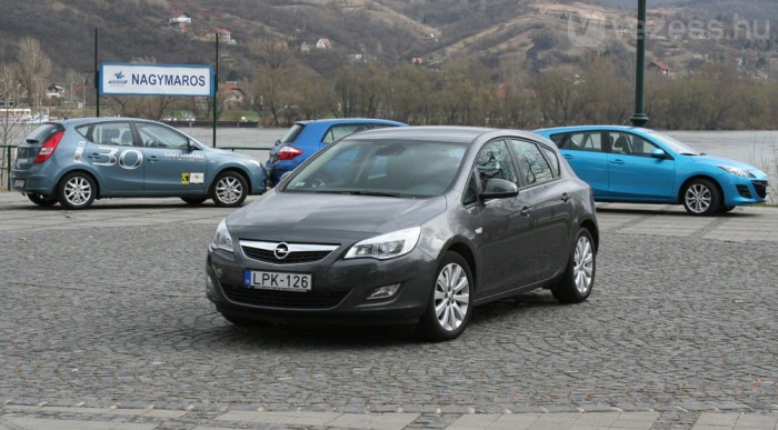 Az Astra nyeri a tesztet, a legkényelmesebb és vezetni is jó
