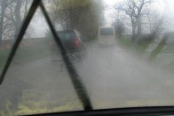 Esőben, rossz úton, országúton halálközeli élmény