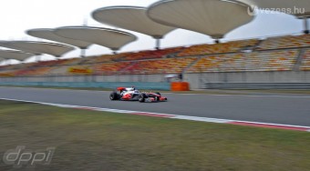 F1: Button az élen, Buemi nagyot esett