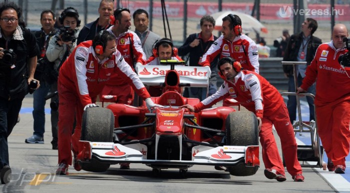 Nem sokáig bírta a Ferrari-motor