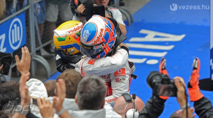 F1: Button megijedt a biztonsági autótól 6 | Vezess Kettős McLaren-siker, de megint Button a jobb