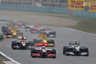 F1: Button győzött a kínai káoszban 53