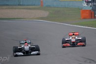 F1: Button győzött a kínai káoszban 58