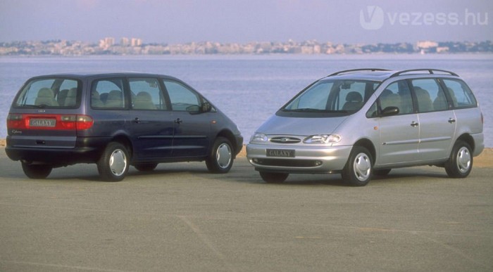 1995-ben jöttek ki  a hármasikrek