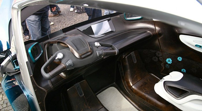 Pedál nincs, gázt úgy kell húzni, mint a motoron