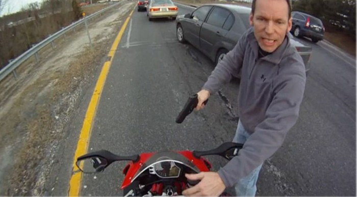 Motor, fegyver, öt év!