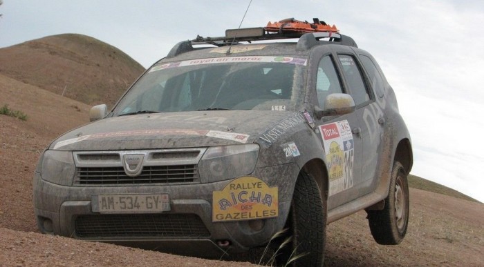 Csaknem-széria Duster, egy amatőr helyi női(!) ralifutam résztvevője