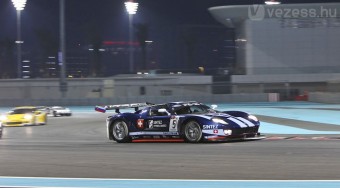 Női pilóta, 260-nal a gumifalba - videó