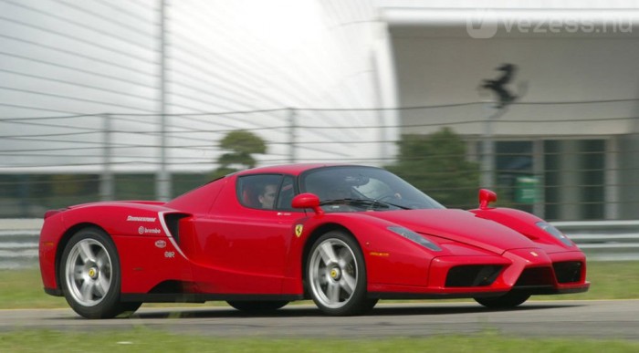 400 darab készült belőle