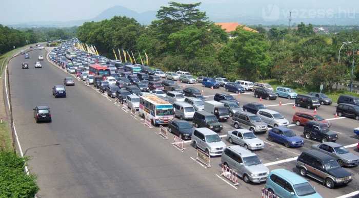 Hivatalosan is zsúfolt Budapest 8 | Vezess Hivatalosan is zsúfolt Budapest 8