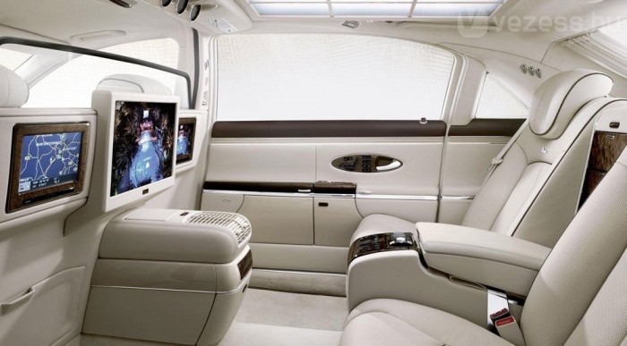 Megújul a százmilliós luxusautó 7 19 colos képernyő is kérhető