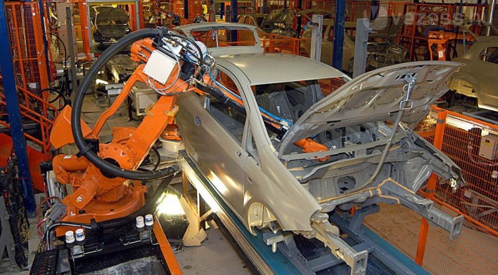 Bekeményít a FIAT, éled az Alfa 10 | Vezess Sok a fölös gyártókapacitás, ami sokba kerül, de fájdalmas volna kirúgni ezreket