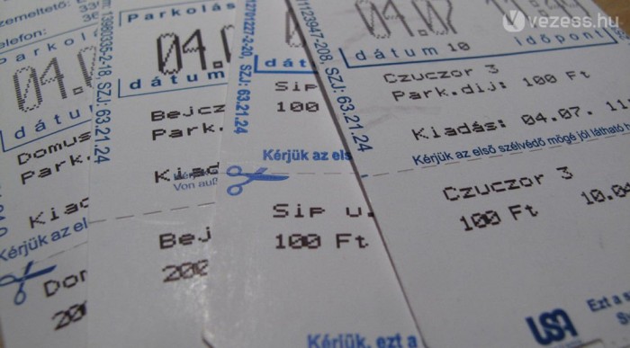 Letéphető, apró fülecskével