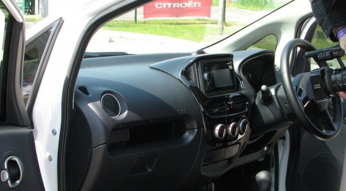 Jobbkormányos, hiszen japán